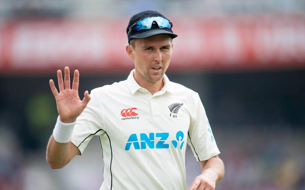 New Zealand's Trent Boult thanks the fans, 2020.