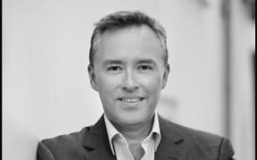 Dr Arnold van de Laar