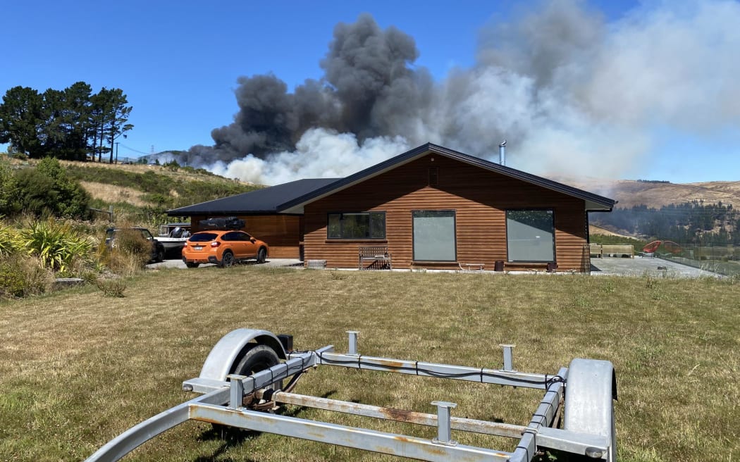 Port Hills fire seen from behind Tracey Menzies' house near Worsleys Road, Christchurch on 14 February, 2024.