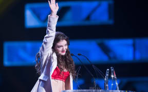 Lorde took home six awards