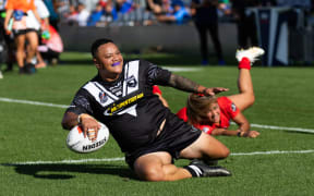 Mele Hufanga runs in for a try during the New Zealand Kiwi Ferns  win over Mate Ma’a Tonga Women in 2023.