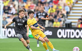 Harrison Steele of the Central Coast Mariners with Matthew Sheridan of the Phoenix during the A-League football match, Wellington Phoenix v Central Coast Mariners FC at Apollo Projects, Christchurch, New Zealand, 25th January 2025. Copyright photo: John Davidson / www.photosport.nz