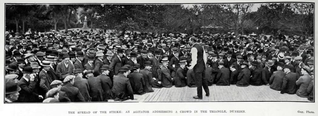 An ‘agitator’ addresses a crowd at the Triangle (Queen’s Gardens), Dunedin, during the 1913 strike. Initially only the watersiders and shipwrights in Dunedin and Port Chalmers went on strike. They were later joined, reluctantly, by the seamen. The police nevertheless decided to act against the strike organisers. On 29 November all six members of the Dunedin strike committee were arrested on charges of intimidation and bound over to keep the peace.