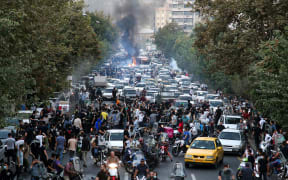 TEHRAN, IRAN - SEPTEMBER 21: Dozens of people stage a demonstration to protest the death of a 22-year-old woman under custody in Tehran Iran on September 21, 2022. Stringer / Anadolu Agency (Photo by STRINGER / ANADOLU AGENCY / Anadolu Agency via AFP)