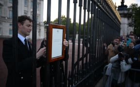 A notice announcing the death of Queen Elizabeth II is placed on the railings outside of Buckingham Palace in central London, in central London on September 9, 2022.