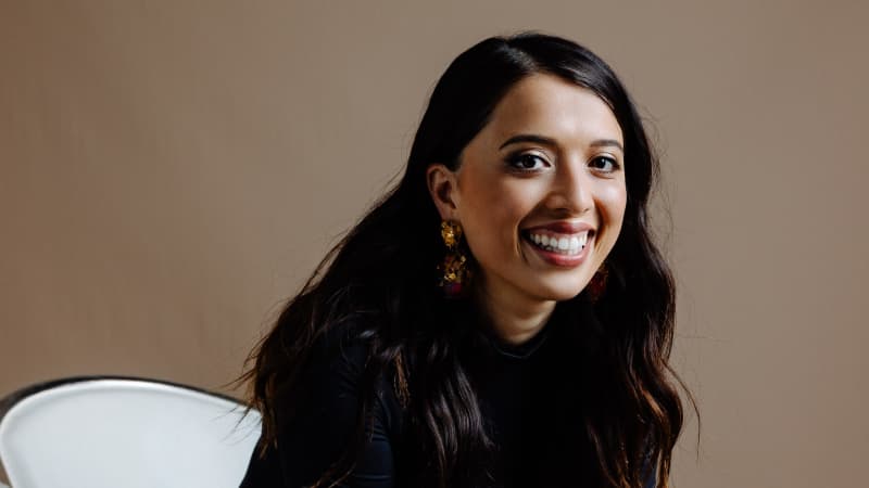 Australian conductor and composer Astrid Jorgensen, born in Hamilton, is the director of Pub Choir.