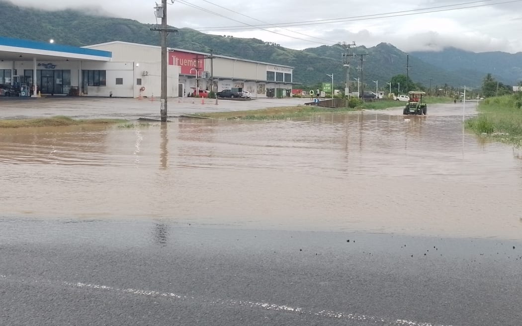 Sabeto Rd junctions (Queen's Highway) flooding, at 7am on Sunday morning.