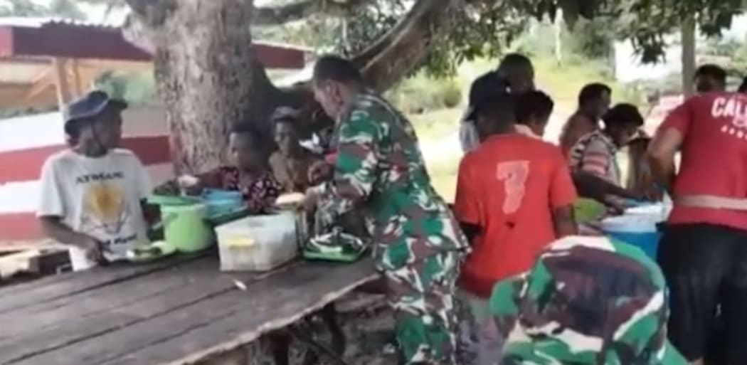 Indonesian military has provided food relief to displaced people in West Papua's Maybrat regency.