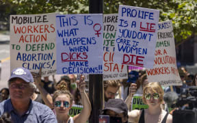 LOS ANGELES, CA - JUNE 24: Protesters gather outside the First Street United States Courthouse to denounce the Supreme Court's decision in the Dobbs v Jackson Women's Health case on June 24, 2022 in Los Angeles, California. The Court's decision in the Dobbs v Jackson Women's Health case overturns the landmark 50-year-old Roe v Wade case, removing a federal right to an abortion.   David McNew/Getty Images/AFP (Photo by DAVID MCNEW / GETTY IMAGES NORTH AMERICA / Getty Images via AFP)