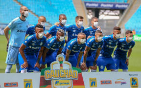 Brazilian football league, Gremio players in squad picture all wearing face masks