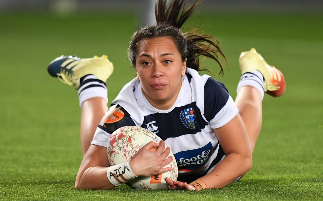 Natahlia Moors scores a try for Auckland.