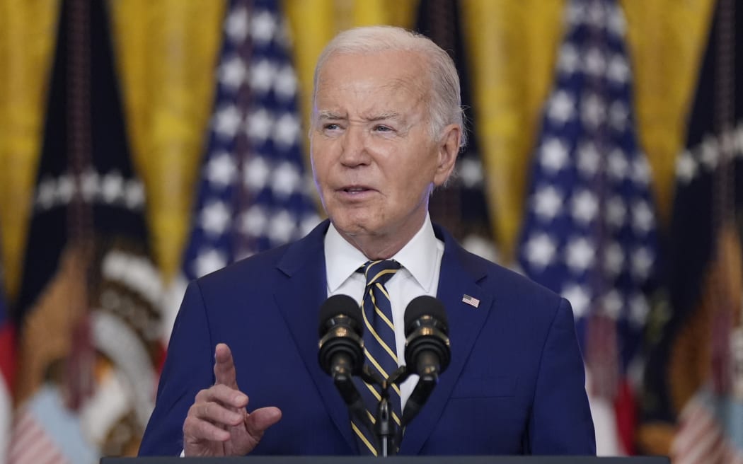 Obraz pliku.  Prezydent Joe Biden przemawia w sali wschodniej Białego Domu w Waszyngtonie, 4 czerwca 2024 r.