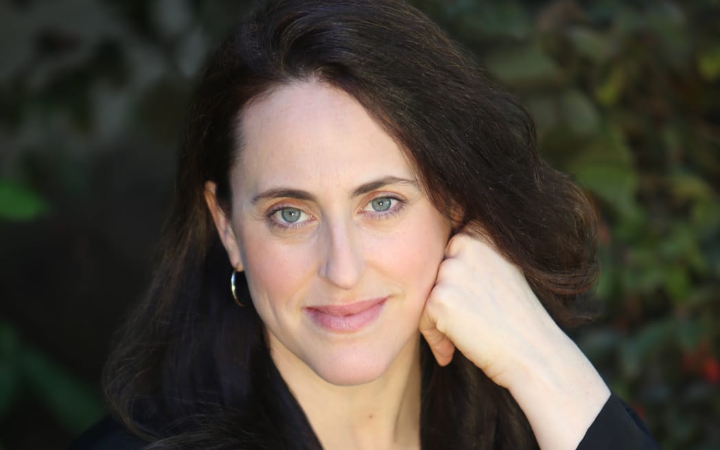 Portrait of author Elissa Strauss