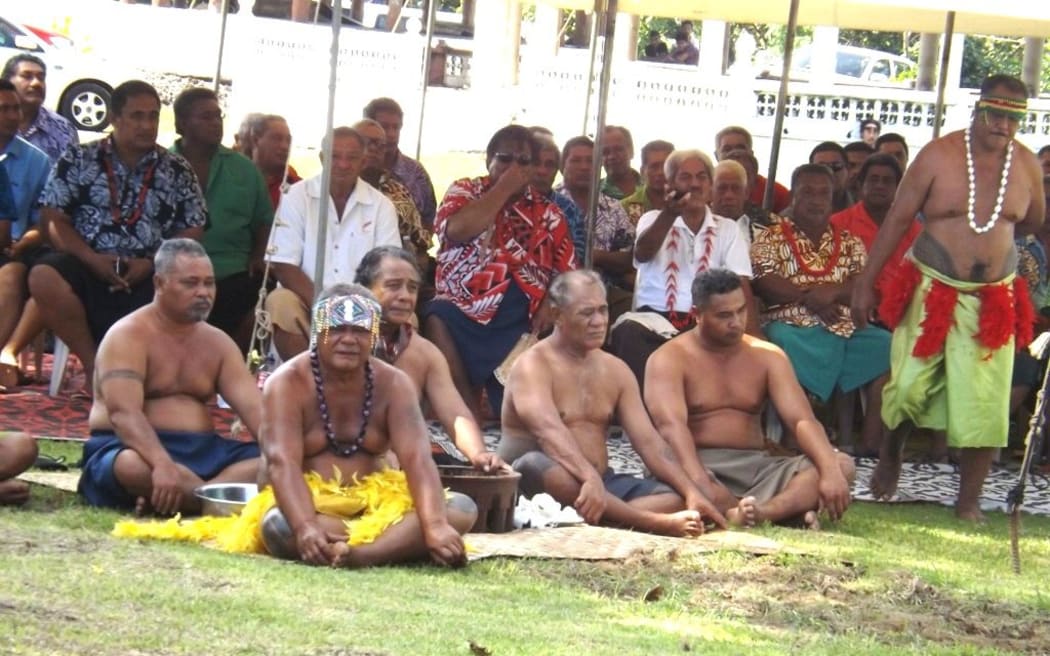 Samoa village of Tui Atua paramount title holder seeks forgiveness at ceremony.