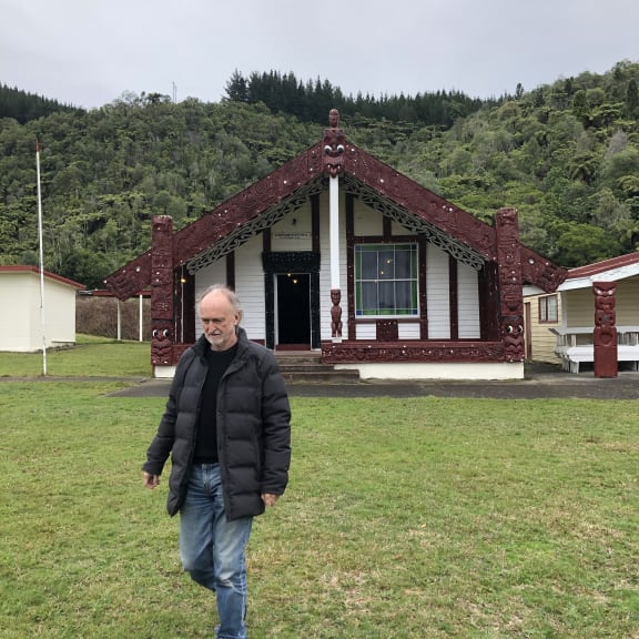 Documentary Photographer Mark Adams at Uenuku Mai Rarotonga wharenui at Punawhakareia Marae,  2020.