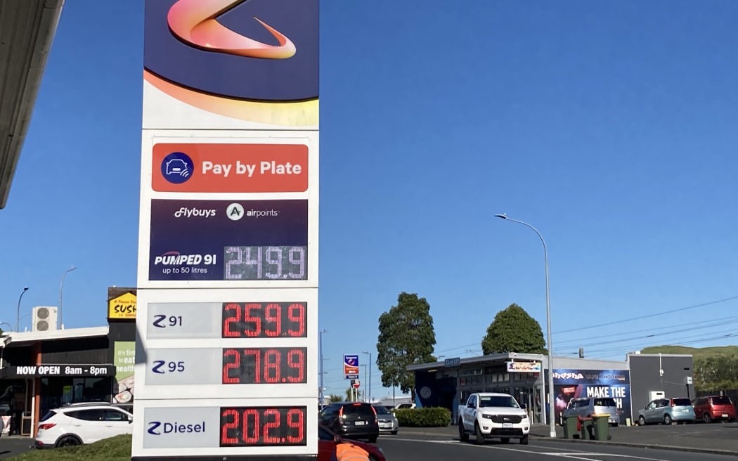 Fuel prices at Z, Lunn Ave, 14 June 2023.