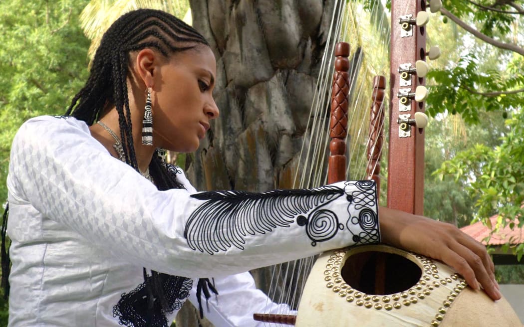 Sona Jobarteh with Kora