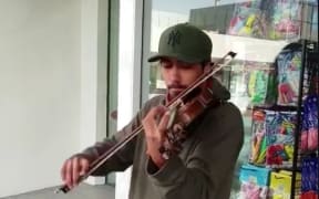 Violinist Richard Taylor busking