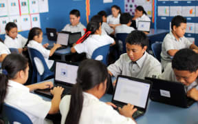 Children at a Manaiakalani (Hook of Heaven) school engaged in their digital learning.