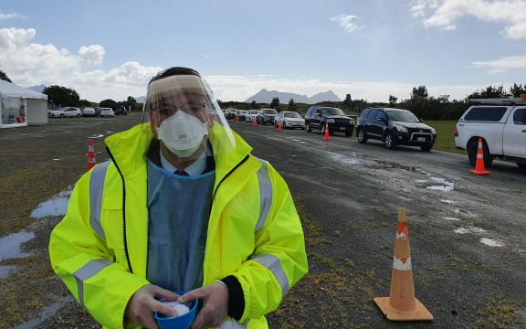 National MP Dr Shane Reti administering Covid-19 vaccinations in Ruakaka.