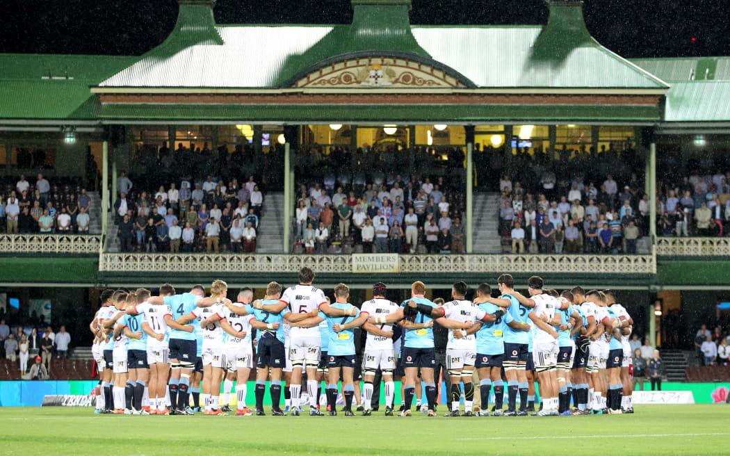 The Crusaders and Waratahs come together to observe a minute's silence to honour the victims of the Christchurch attack.