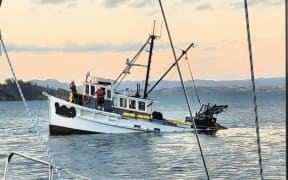 Fishing boat sinks in Hauraki Gulf