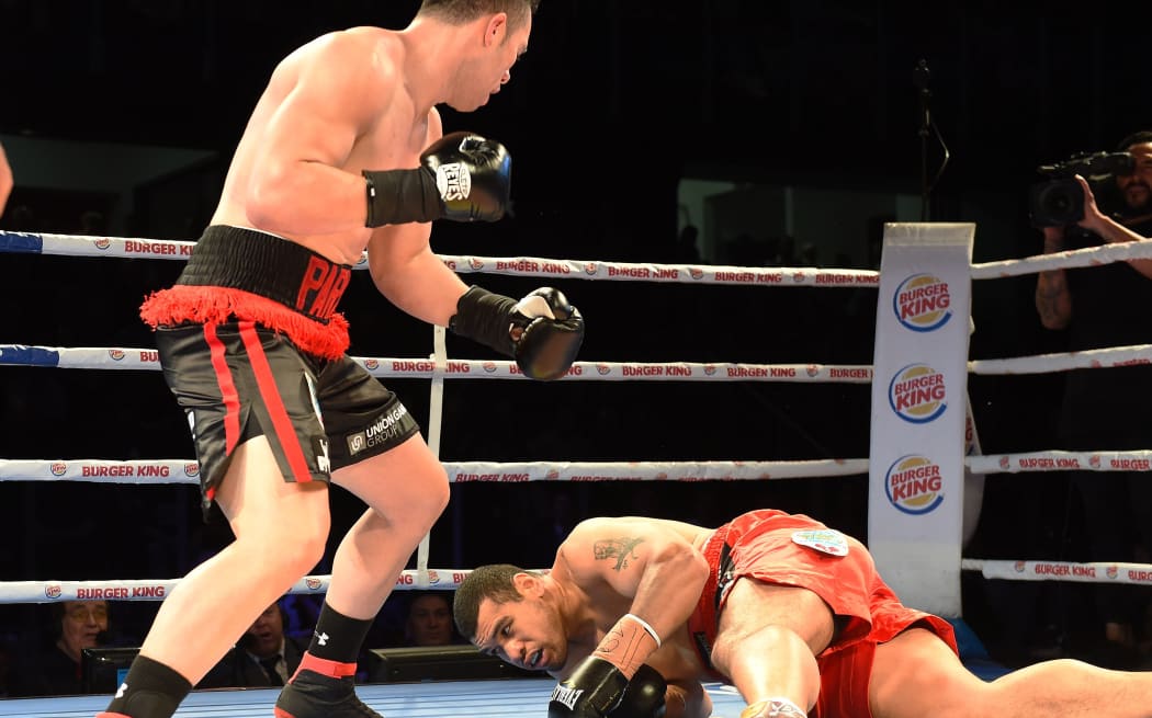 The New Zealand heavyweight Joseph Parker extends his unbeaten record to 15 fights with a first round KO of Bowie Tupou.