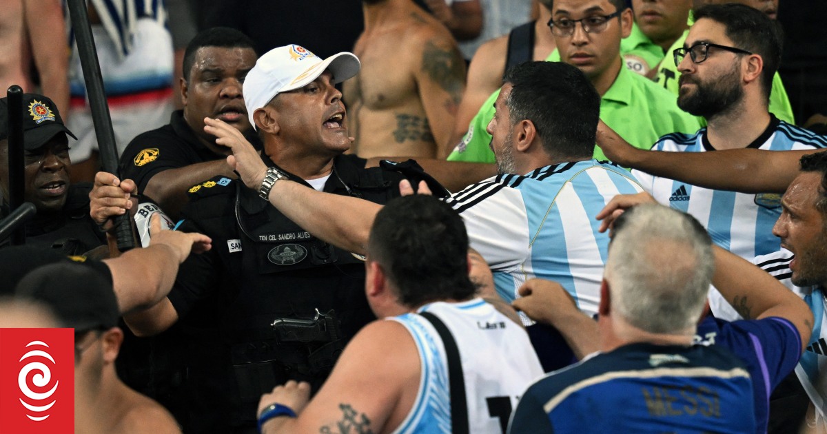 Soccer-Violent Clashes Mar Brazil V Argentina World Cup Qualifier