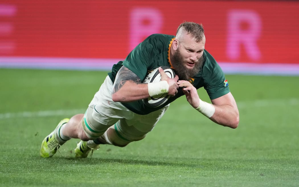 RG Snyman scores.