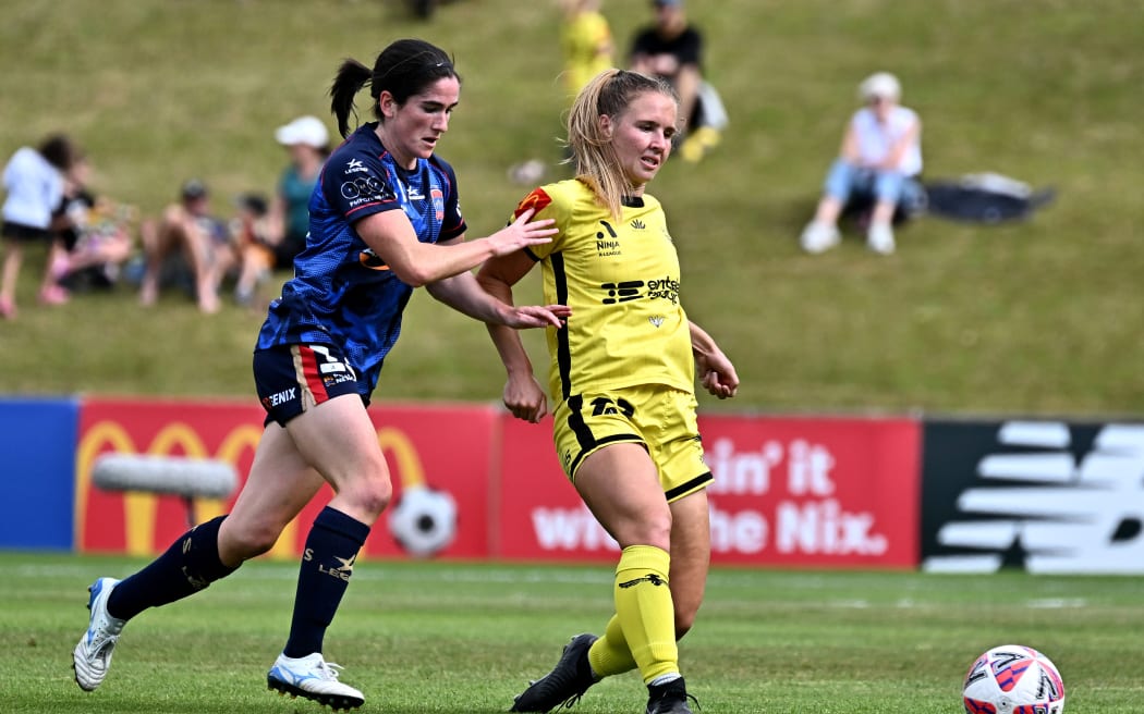 Lara Wall (R) in action for the Wellington Phoenix.