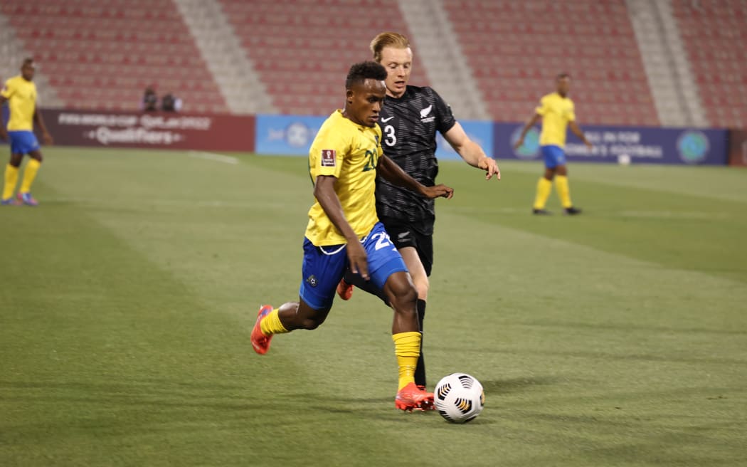 Raphael Lea'i takes on the All Whited defence.