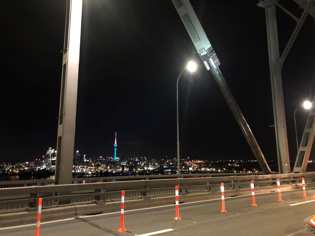 The temporary strut in place on Auckland Harbour Bridge.