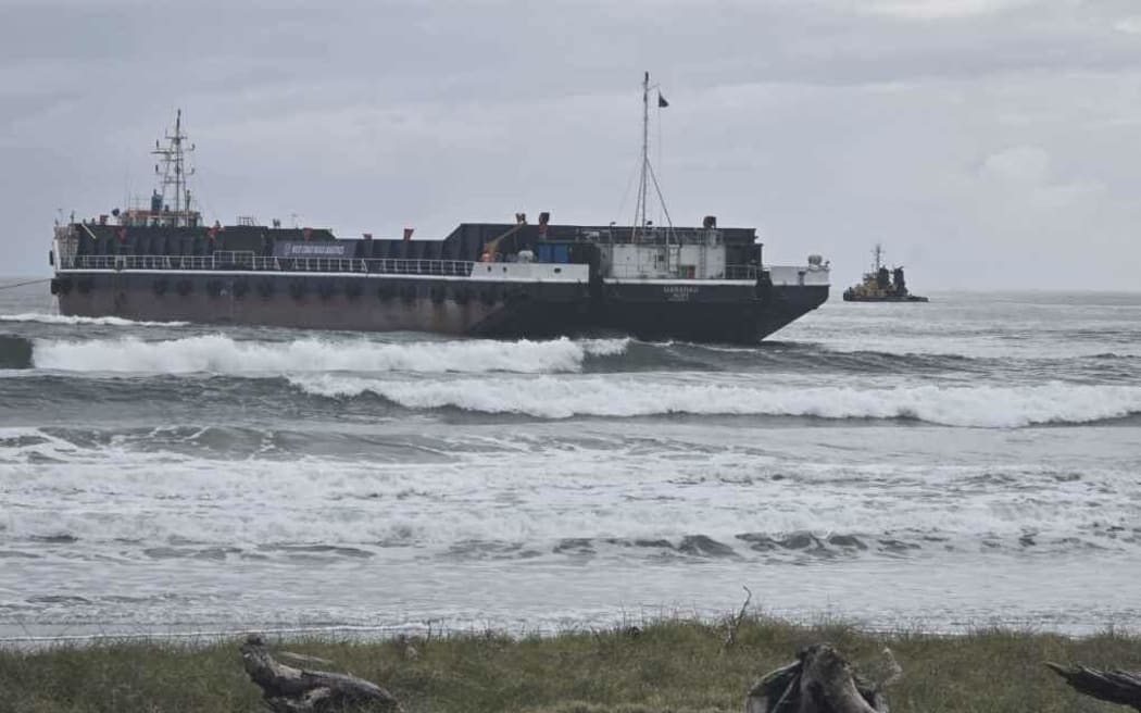 The barge Manahau.