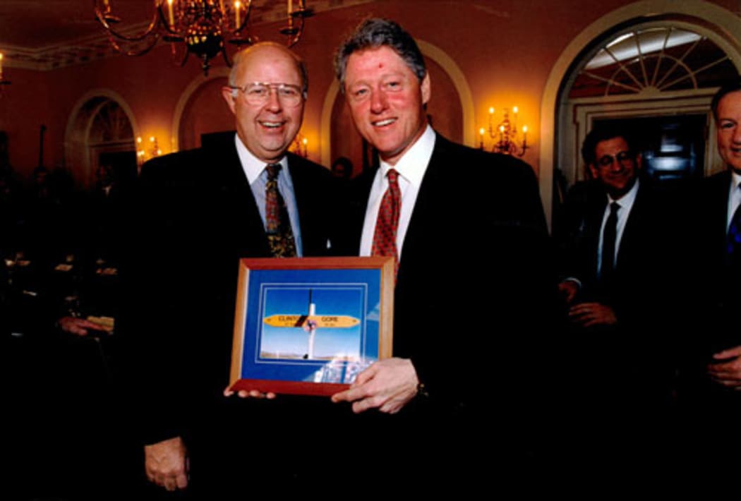 US ambassador Josiah Beeman presents President Bill Clinton with a roadsign from the Clinton–Gore highway near where he stayed in New Zealand's South Island. Al Gore was his Vice President.