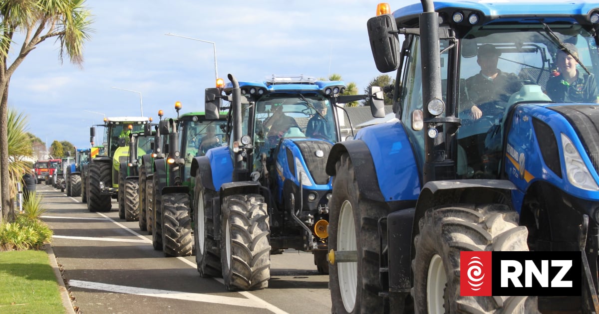 Farmers protest across New Zealand against government regulations | RNZ