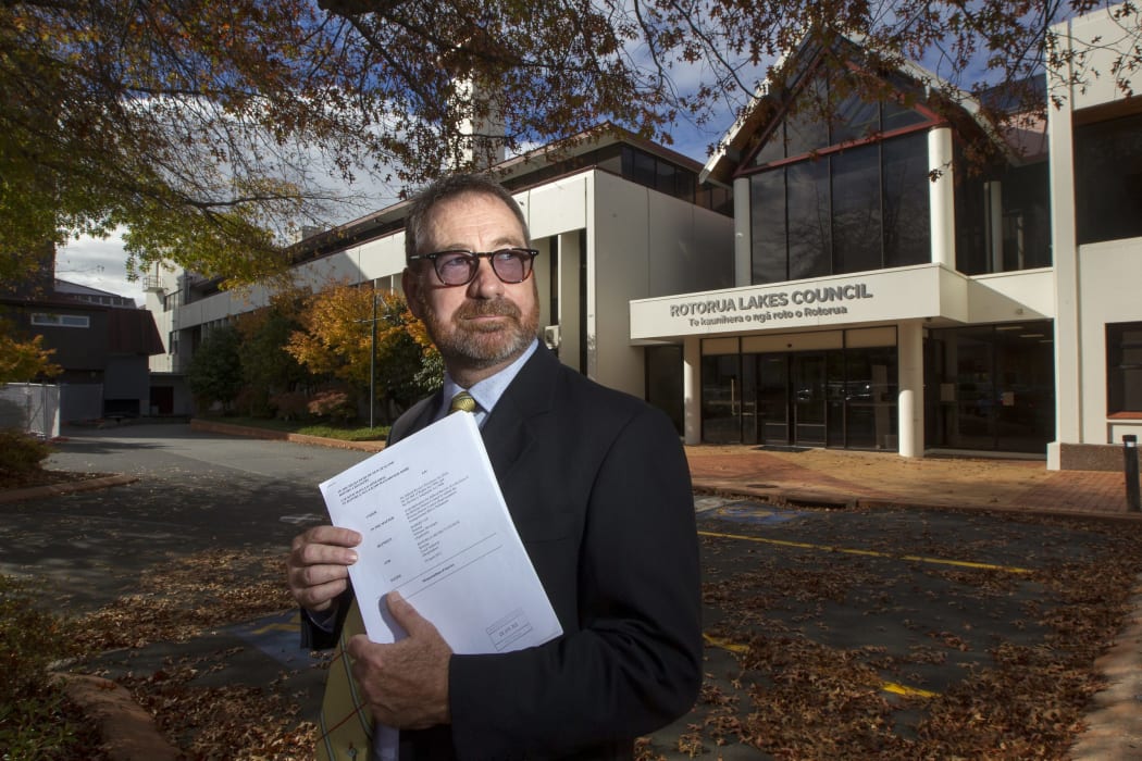 Election candidate takes council to court over controversial bill RNZ