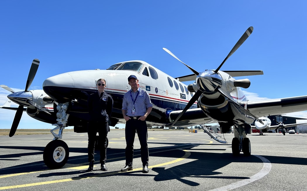 NZ Flying Doctor Service pilots Rachel Mackie and Matt Bell.