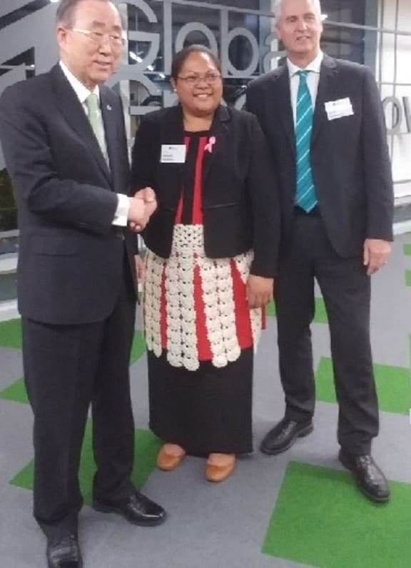 Emeline Veikoso Laumanu meets the GGI's Ban Ki-Moon, (left) and Frank Rijsberman