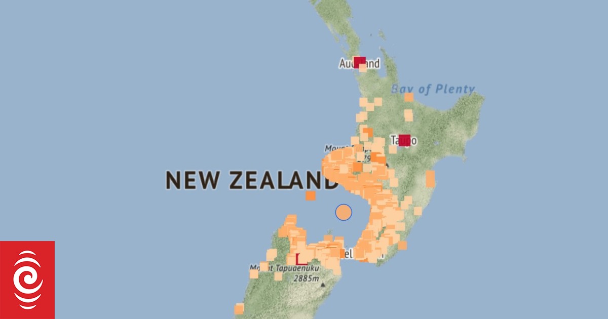 A 4.9 magnitude earthquake hits the town of North Island