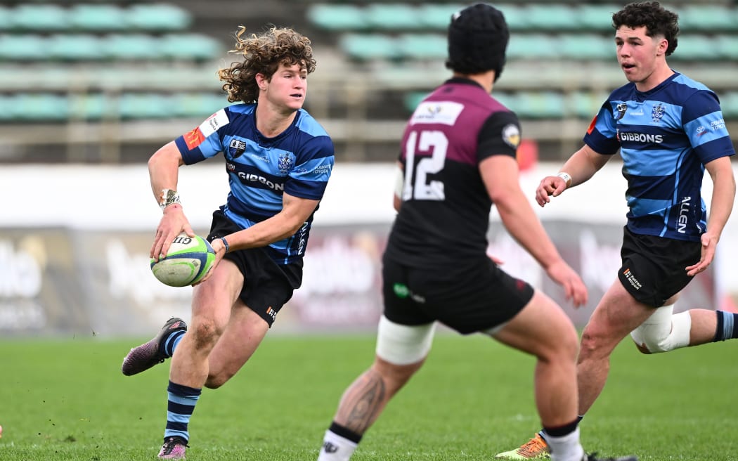 Nelson College’s Harry Inch looks to pass, NZ Barbarians National 1st XV Championship, Nelson College v Hamilton Boys High School, Central Energy Trust Arena, Palmerston North, Sunday September 08 2024.