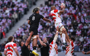 Japan's Michael Leitch (R) catches the line-out ball during the rugby Test match between Japan and the New Zealand All Blacks at the National Stadium in Tokyo.