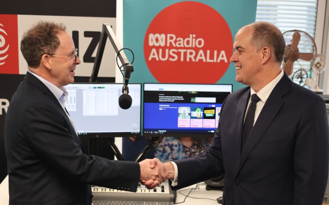 RNZ Chief Executive and Editor in Chief Paul Thompson with ABC Managing Director David Anderson.