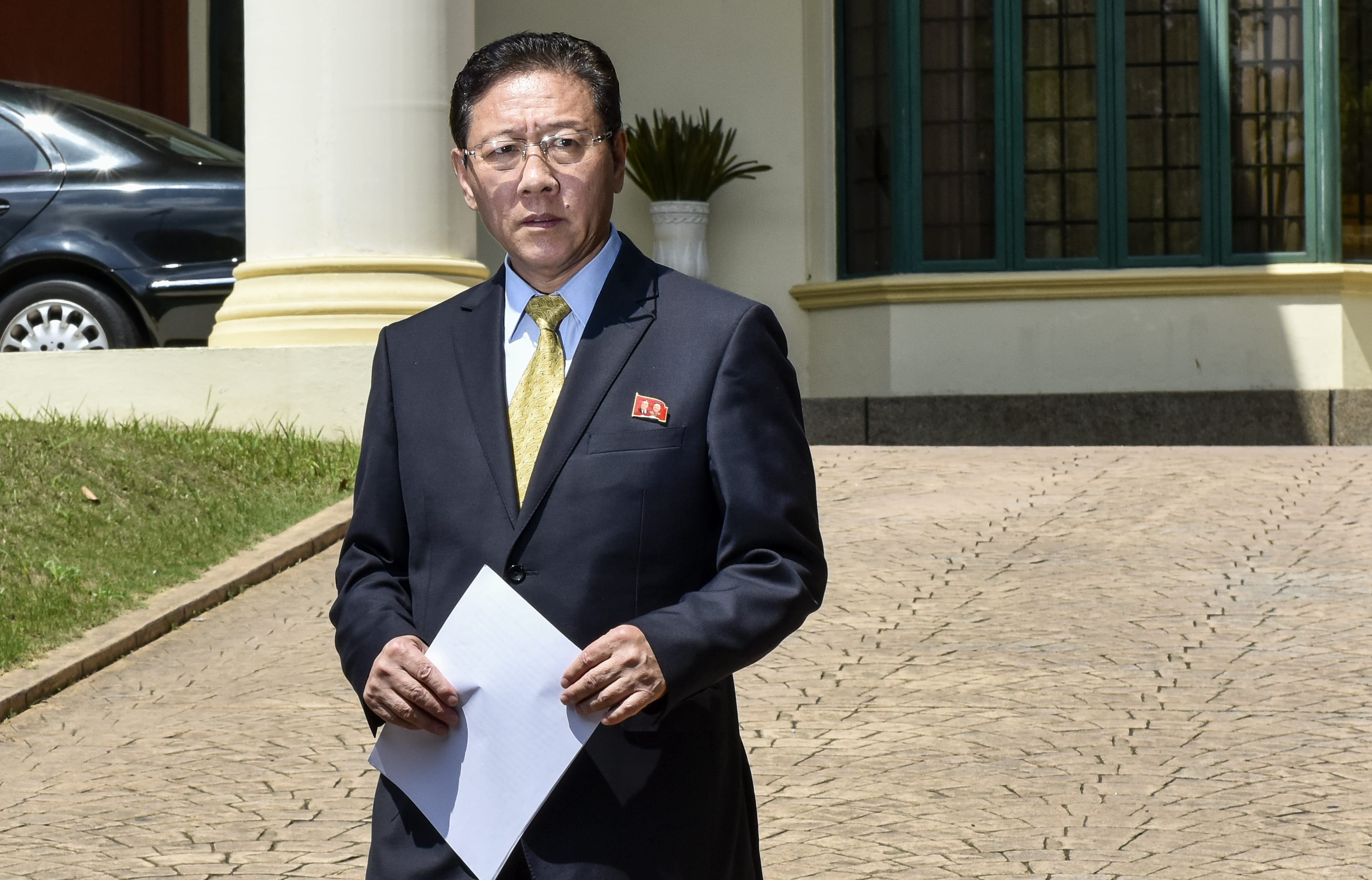 North Korea's ambassador to Malaysia Kang Chol has been ordered to leave the country after he said Malaysia's handling of an investigation into Kim Jong-nam's death could not be trusted.