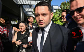 South Sydney Rabbitohs player Brandon Smith (centre) is seen arriving at the Southport Magistrates Court on the Gold Coast, Thursday, September 18, 2025. AAP Image/Darren England/ Photosport)