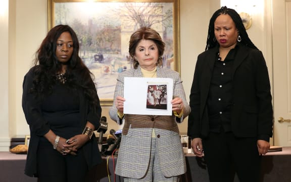 (L-R) Rochelle Washington, attorney Gloria Allred and Latresa Scaff display photos taken on the night they are discussing at the press conference as two new accusers of R. Kelly misconduct come forward