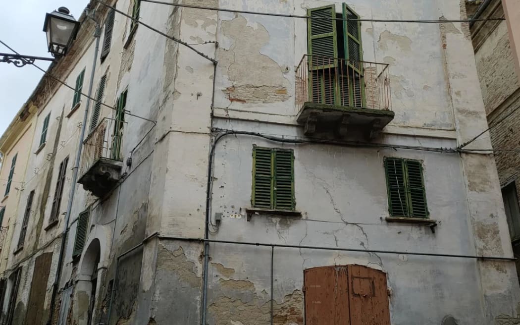 This 1830 square foot house, built in the early 1900s, was sold for one euro in a previous lot.