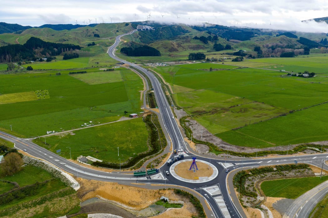Poutahu looking west towards Te Ahu a Turanga Highway.