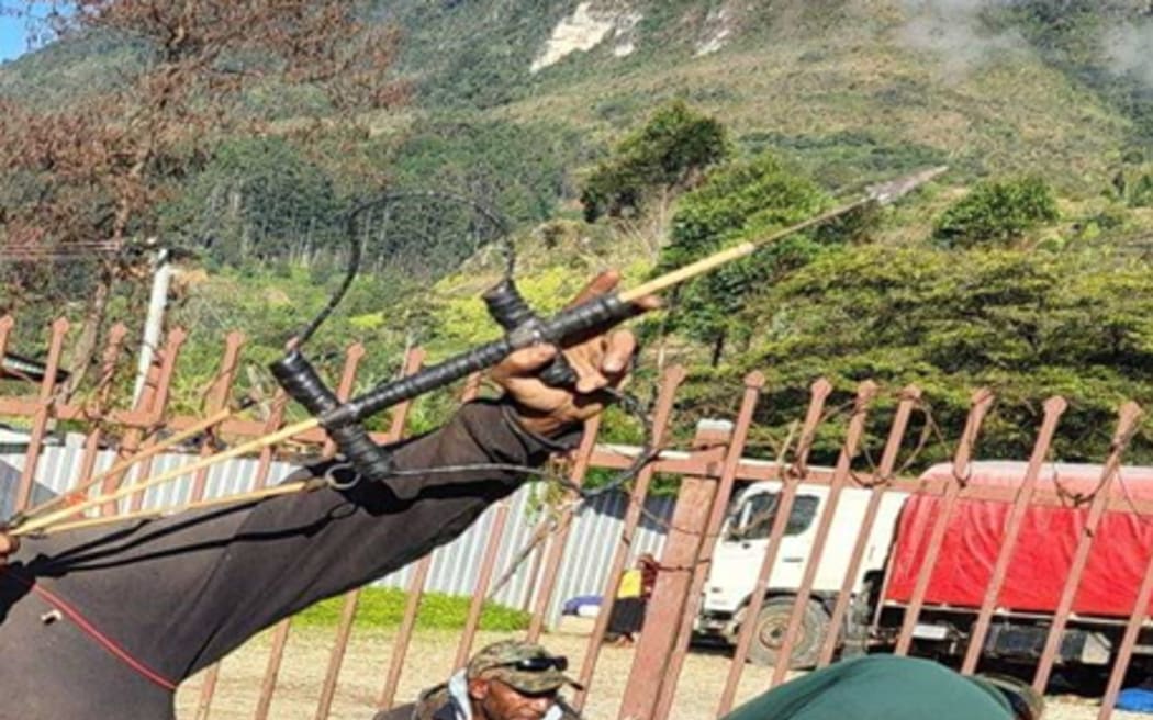 A photograph of a wire-catapult which Papua New Guinea police say is now being used in the Highlands as well.