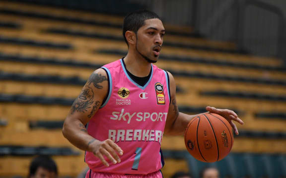 Peyton Siva of the Breakers.