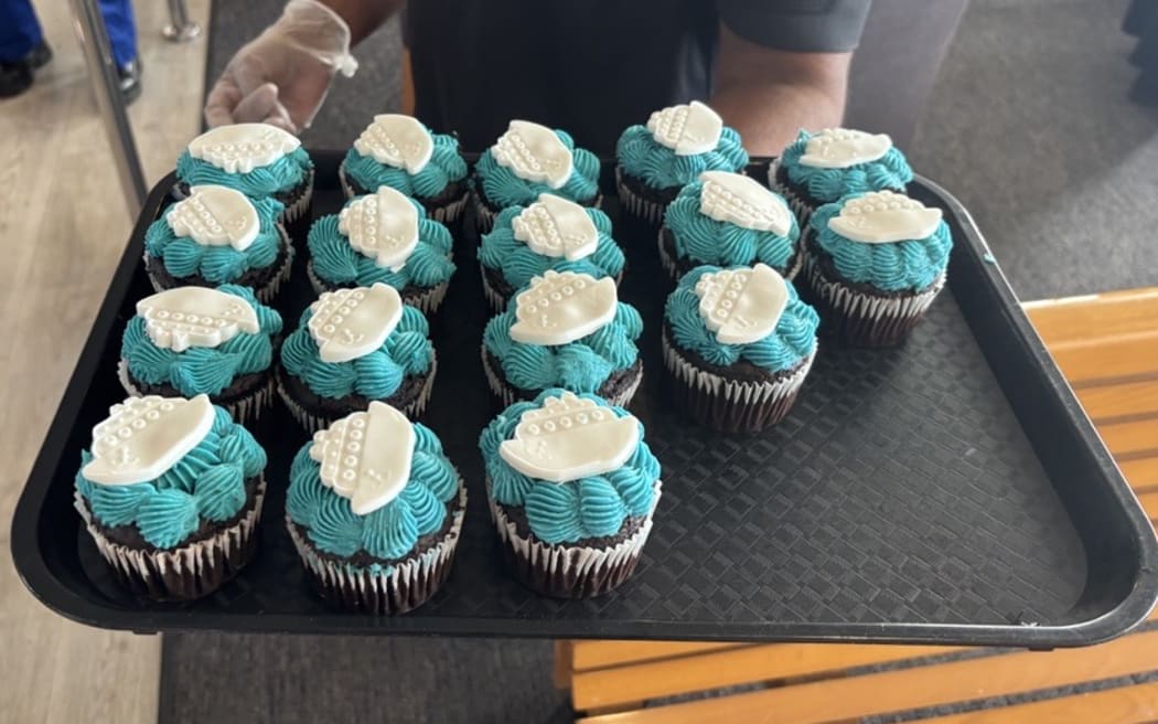 Onboard cabin crew were giving out free chocolate cupcakes to passengers with blue icing, with the Aratere stickered on top.